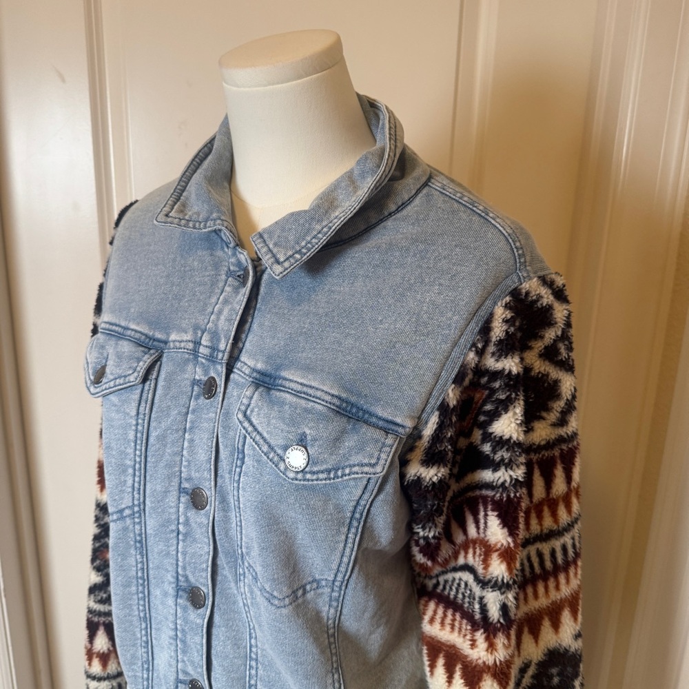 Z Supply Small Sherpa Lined Cotton Trucker Jacket Aztec Print Sweater Sleeves - Picture 2 of 9